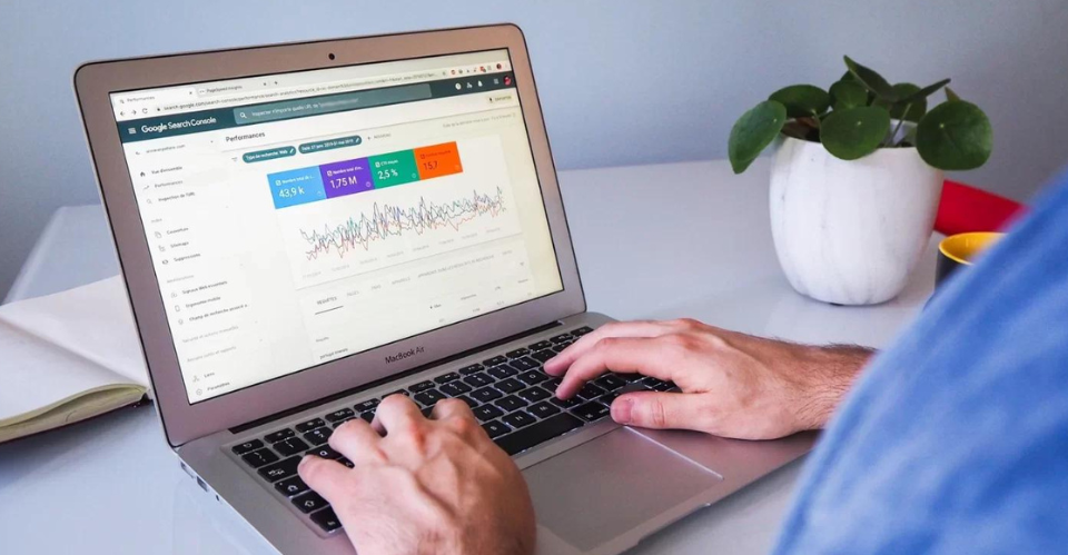 google-analytics-4-image-downloaded-from-freepik google analytics 4 transition